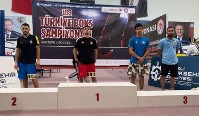 Bursa Büyükşehir Belediyesporlu boksörler kürsüyü es geçmedi