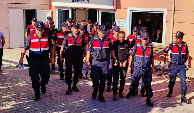 Bursa’da cinayet şüphelileri çelik yelekle adliyeye sevk edildi