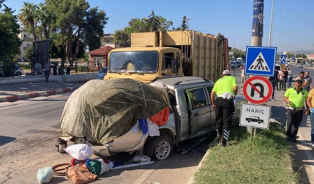 Mersin Erdemli ilçesinde çöp kamyonu, kamyonete çarptı: 4 ölü, 2 yaralı