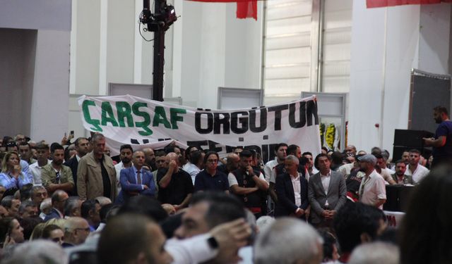 CHP İzmir Kongresi'nde arbede yaşandı! Başkanlar arada kaldı