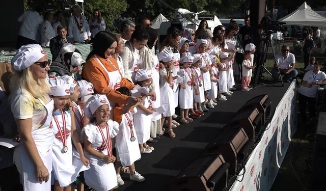 2. Bursa Gastronomi Festivali’ndeki yarışmada tüm anneler ve çocukları birinci seçildi