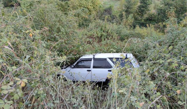 Bursa İnegöl ilçesinde lastiği patlayan otomobil şarampole uçtu: 4 yaralı