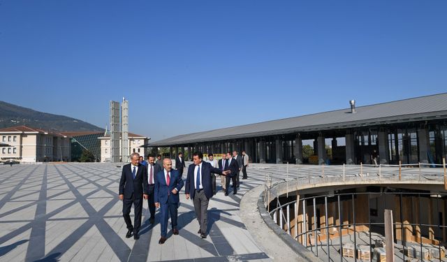 Bursa Valisi Mahmut Demirtaş, Osmangazi Meydanı’nı inceledi