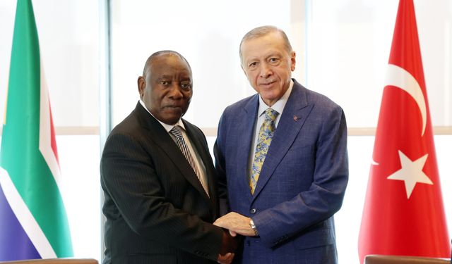 Cumhurbaşkanı Erdoğan Türkevi’nde Güney Afrika Cumhurbaşkanı Ramaphosa ile bir araya geldi