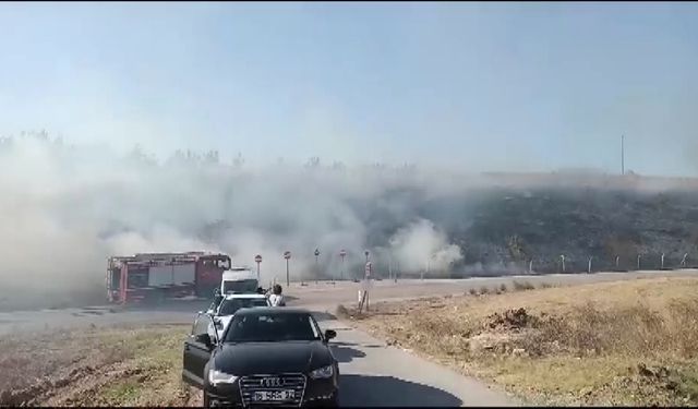 Bursa Nilüfer ilçesinde gençlerin attığı torpil yangın çıkardı