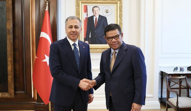 Bakan Yerlikaya, Malezya İçişleri Bakanı İsmail ile bir araya geldi