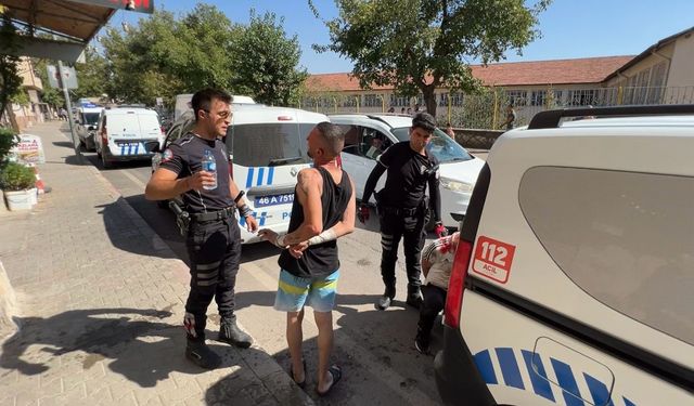Kahramanmaraş Onikişubat ilçesinde önce polisle tartıştılar, sonra polisin elinden su içtiler