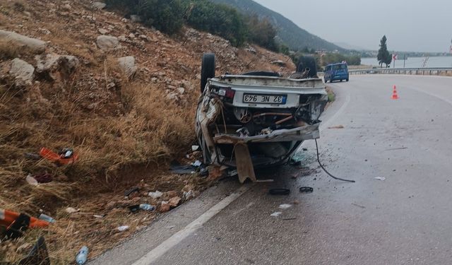 Isparta Eğirdir ilçesinde kontrolden çıkan otomobil takla attı:1 ölü, 5 yaralı
