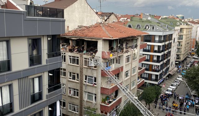 Bahçelievler Şirinevler'de binada doğalgaz patlaması: 3 ölü, 3 yaralı