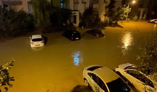 İstanbul Arnavutköy ve Başakşehir ilçelerinde sel felaketi! Can kayıpları var