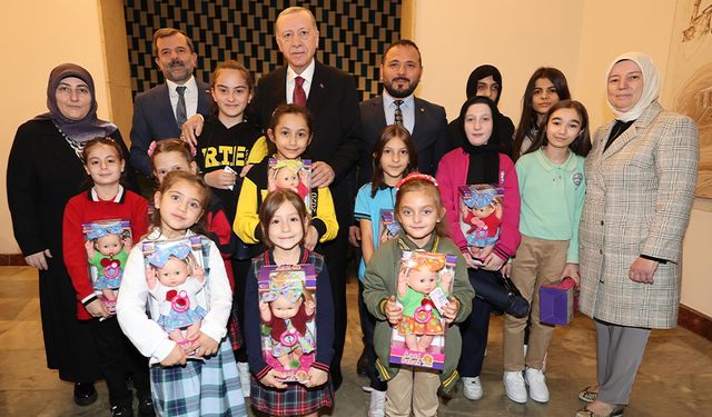Bursa Gürsu ilçesinden 11 Ekim doğumlu 11 kız çocuğu Cumhurbaşkanı Erdoğan ile görüştü