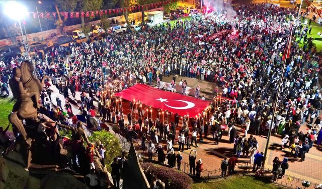 Bursa İnegöl ilçesinde Cumhuriyet'in 100. yıl coşkusu caddelere sığmadı