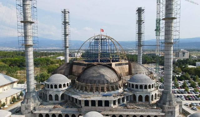 Bursa Uludağ Üniversitesi'ndeki devasa caminin kaba inşaatı bitiyor