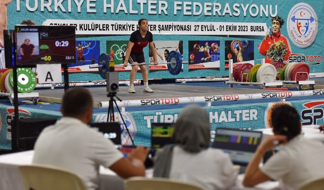 Naim Süleymanoğlu Spor Kompleksi’nde kıyasıya yarış
