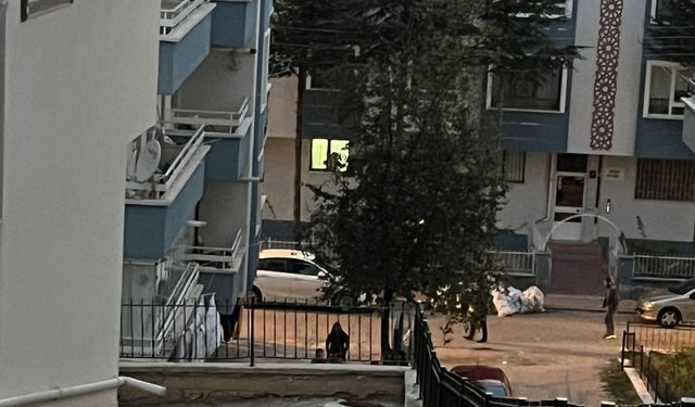 Ankara Keçiören ilçesinde 25 yaşındaki genç kız annesini öldürdü sonra intihar etti