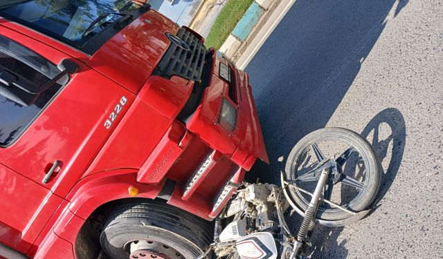 Konya Akşehir ilçesinde motosiklet kamyonun altına girdi: 1 ölü