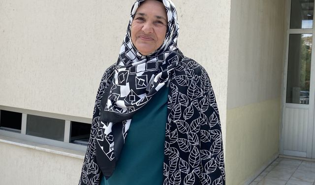 Elazığ’da yaşayan 2 çocuk ve 4 torun sahibi 70 yaşındaki Nurten Yurttaş üniversiteli oldu