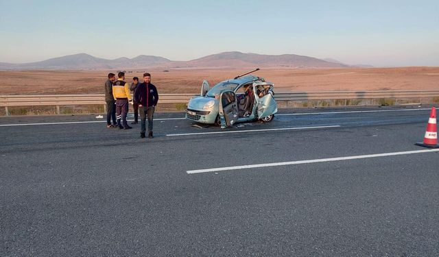 Aksaray'da tır hafif ticari araca çarptı: 2 ölü, 1 yaralı