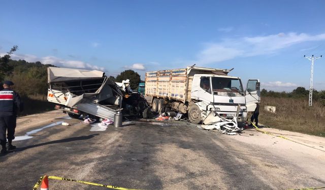 Bursa Mustafakemalpaşa süt toplama aracı ile kamyon çarpıştı: 1 ölü, 5 yaralı