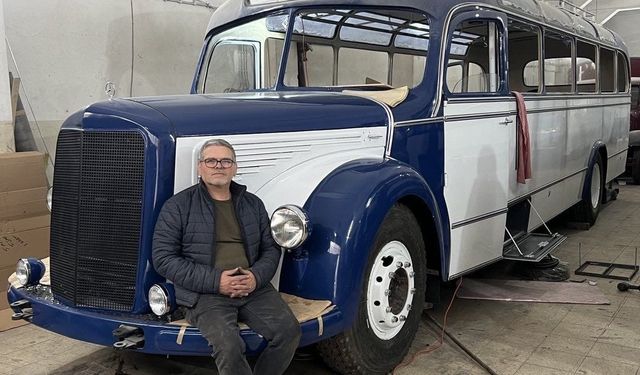 Bursa’da sanayi sitesi içerisinde müze... 90 yıllık klasik otobüsleri restore ediyorlar
