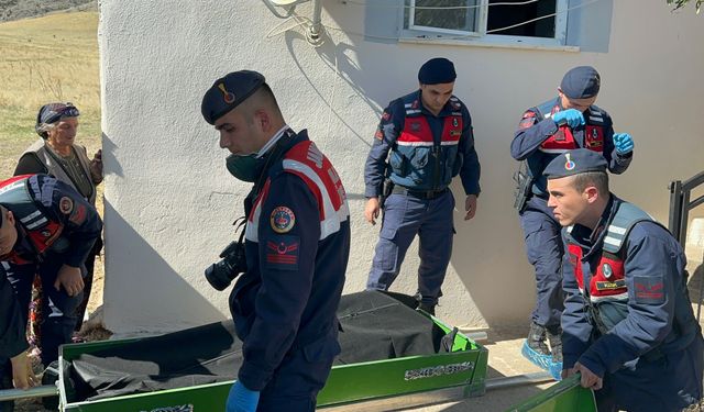 Afyonkarahisar Bolvadin ilçesinde 47 yaşındaki adamın cansız bedenini kızı buldu