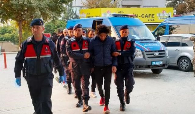 Bursa İnegöl ilçesinde jandarma ekiplerinden kaçak göçmenlere operasyon: 10 kişi yakalandı