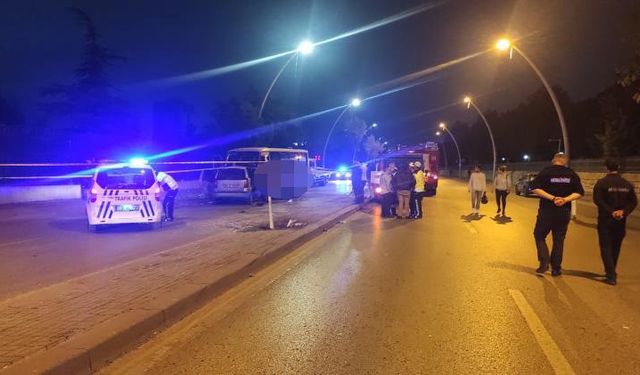 Ankara Çankaya ilçesinde otomobil ile minibüs çarpıştı: 1 ölü, 14 yaralı