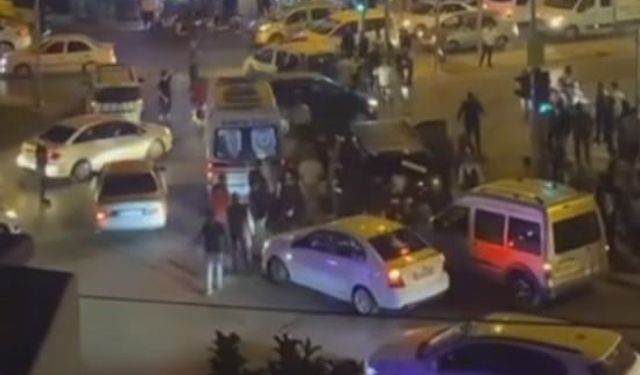 İzmir Karabağlar ilçesinde düğün konvoyunda gelin arabasının önünü kesen çocuk ağır yaralı