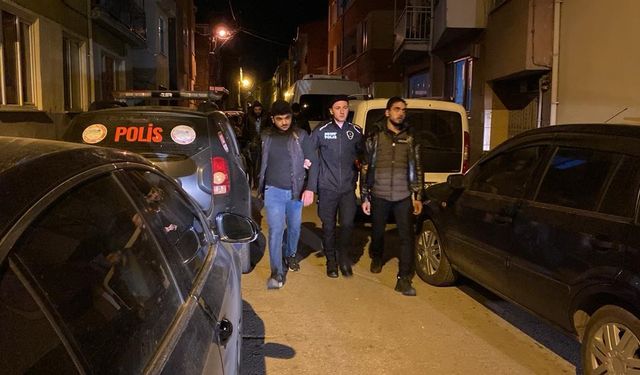 Bursa İnegöl ilçesinde bir adrese yapılan operasyonda 37 kaçak göçmen yakalandı