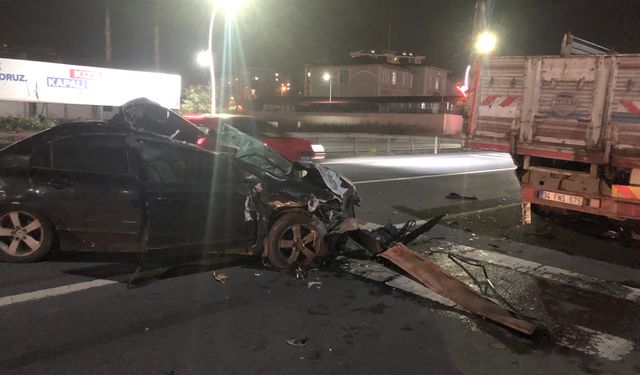 Tekirdağ Çerkezköy ilçesinde kamyona arkadan çarpan araç hurdaya döndü: 4 yaralı