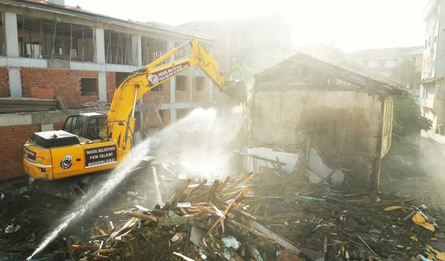 Bursa İnegöl ilçesinde metruk yapılar yıkılıyor