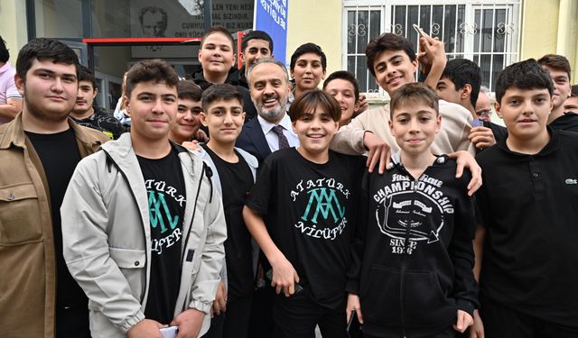 Bursa Büyükşehir Belediye Başkanı Alinur Aktaş lise öğrencilerine altın öğütler