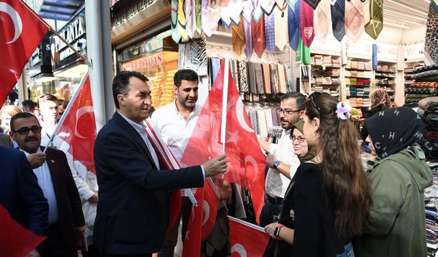 Başkan Mustafa Dündar, esnafın bayramını kutladı