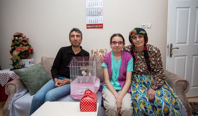 Bursa’da bedensel engelli Melike’nin yüzünü güldüren hediye