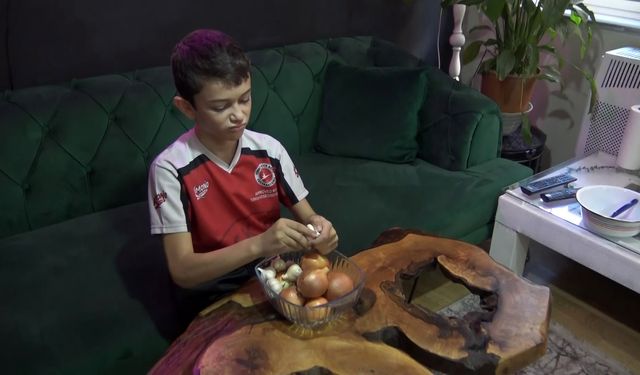 Bursa’da 12 yaşındaki Eymen her gün 10 diş sarımsak ve soğan yiyor