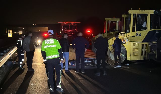 Düzce’de kapalı yola giren motosiklet silindire çarptı: 2 ölü