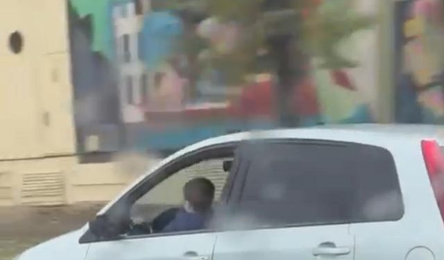 Bursa'da araç kullanırken küçük çocuğu direksiyon başına geçirdi