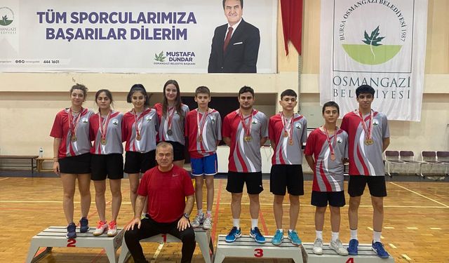Bursa'da Osmangazi Belediyespor Badminton sporcuları başarıya doymuyor