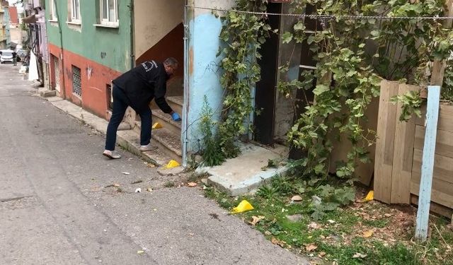 Bursa'da 17 yaşındaki husumetlisi tarafından evinin önünde vuruldu!
