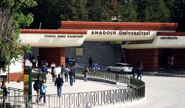 Eskişehir Anadolu Üniversitesi öğrencisi yemekhane önünde intihar etti