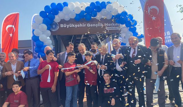 Bursa’da Yenibağlar Gençlik ve Spor Merkezi hizmete açıldı