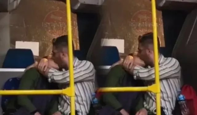 Otobüste öpüşme sosyal medyayı salladı
