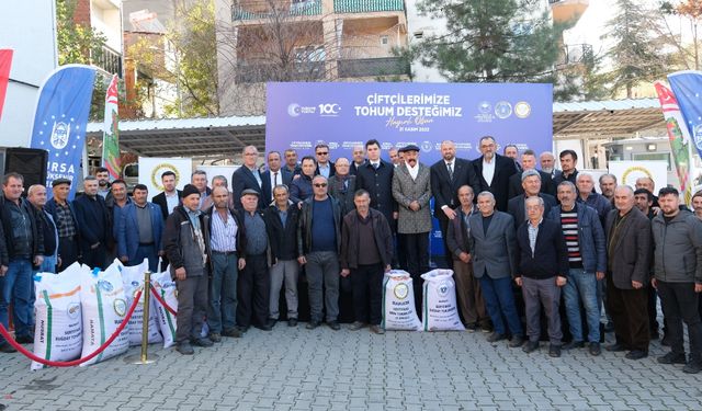 Bursa Büyükşehir Belediyesi Orhaneli ilçesinde çiftçilere 8 ton sertifikalı tohum dağıttı
