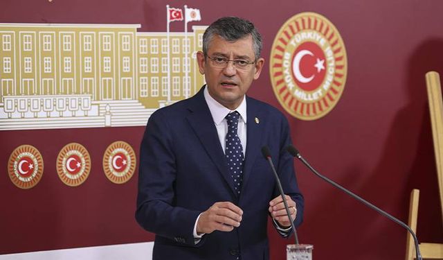 CHP Genel Başkanı Özgür Özel'den 'Dezenformasyon Yasası' eleştirisi