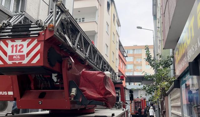 Bursa’da sinir krizi geçiren kişi ailesinin bulunduğu evi ateşe verdi