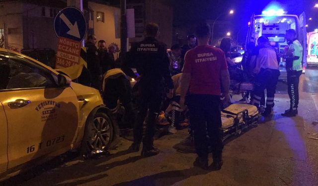 Bursa Yıldırım ilçesinde hastane yolunda feci kaza: 6 yaralı