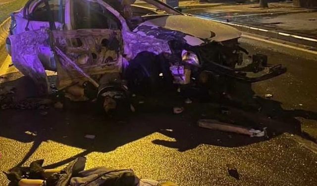 Gaziantep Şehitkamil ilçesinde iki otomobil kafa kafaya çarpıştı! 2 ölü, 3 yaralı