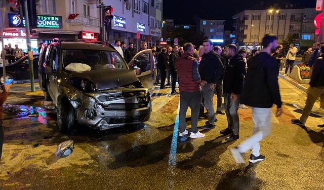 Bursa İnegöl ilçesinde zincirleme kaza: 3 yaralı