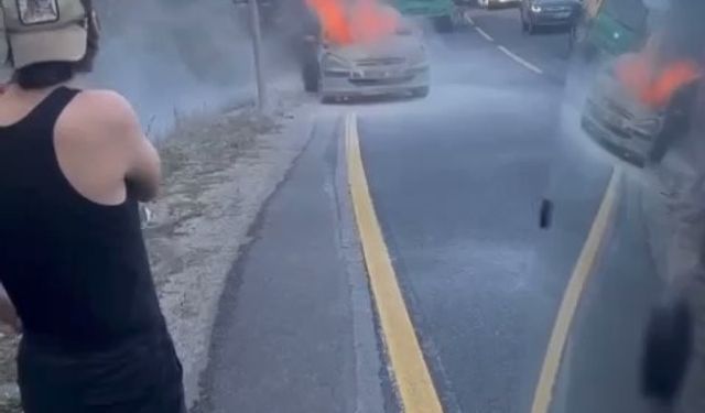 Bursa İnegöl ilçesinde seyir halindeki otomobil alev alev yandı