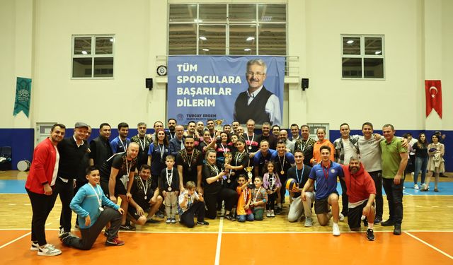 Bursa Nilüfer Belediyesi'nde turnuvanın şampiyonu Zabıta Müdürlüğü oldu